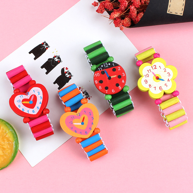 Kids Educational Watch - 木製腕時計,3個ピース/ロットバッチ,漫画のキャラクター,手工芸品,子供の学習と教育パーティーの好意のための手工芸品のおもちゃ
